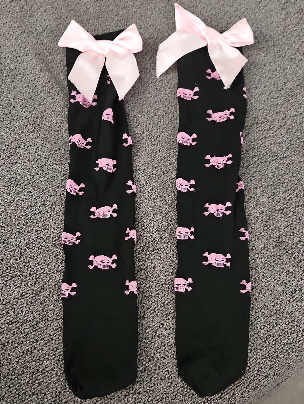 Girls Black Knee-High Socks with Pink Skull Print & Satin Bow